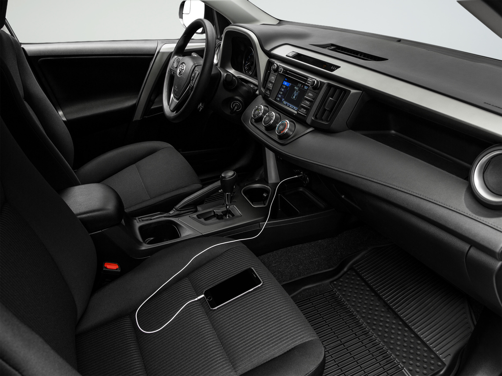 Used 2018 Silver Toyota LE image 30
