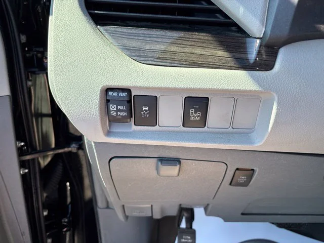 Used 2015 Black Toyota XLE image 21
