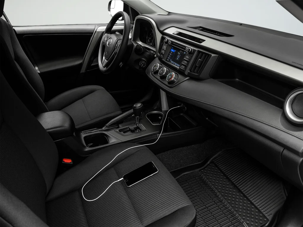 Used 2018 Silver Toyota LE image 30