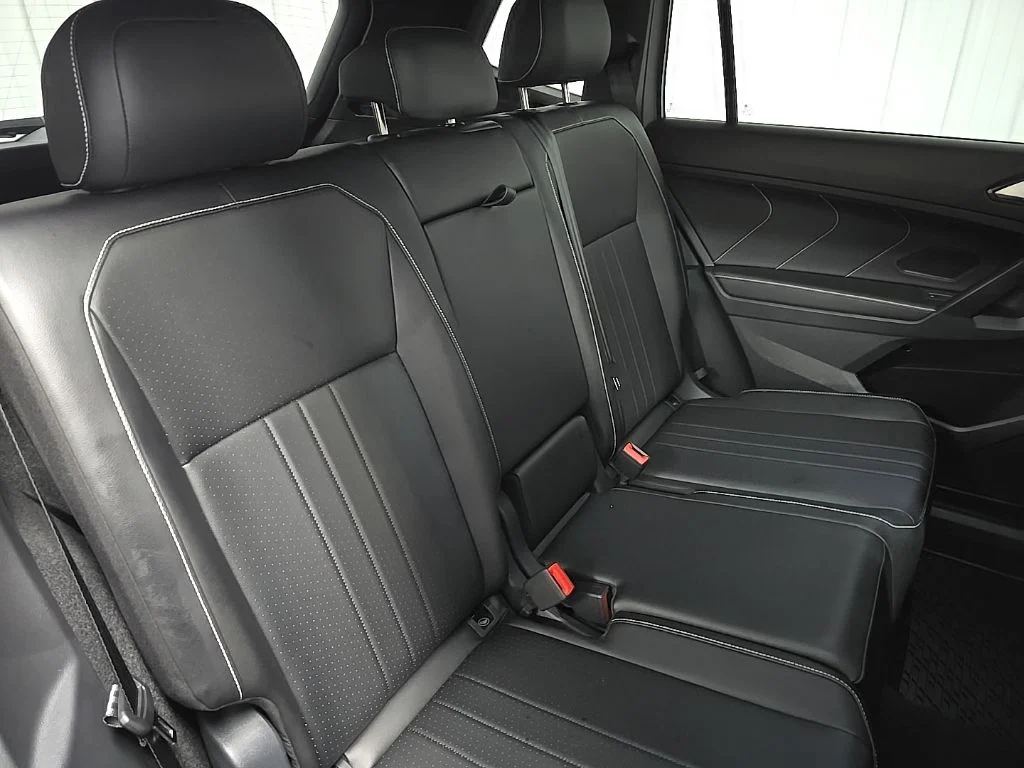 Used 2024 Silver Volkswagen 2.0T SE R-Line Black image 17