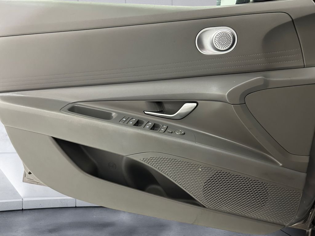 Used 2024 Silver Hyundai SEL image 15