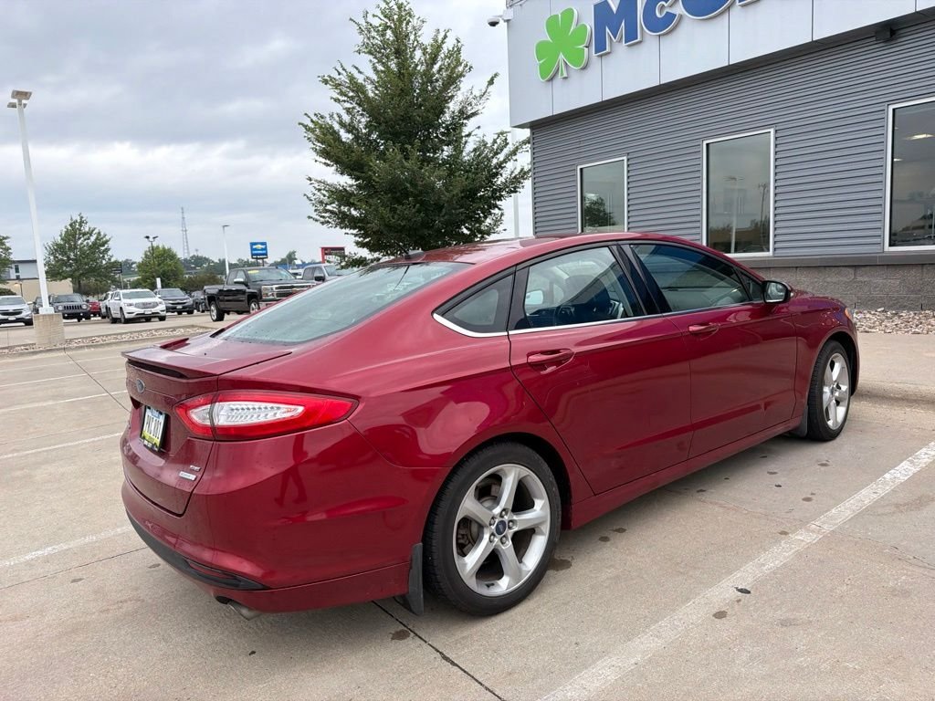 Used 2013 Red Ford SE image 5