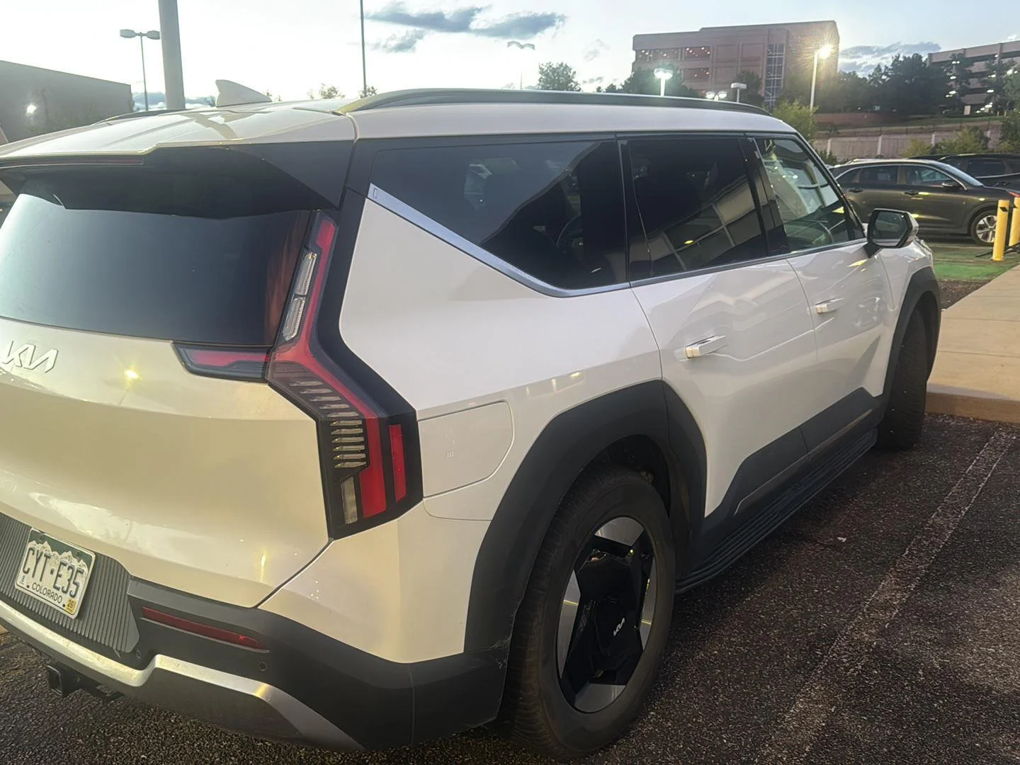 Certified Used 2024 Snow White Pearl Kia Wind image 5