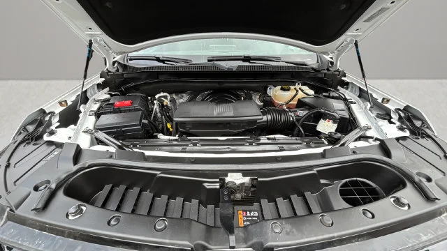 Used 2024 Summit White Chevrolet Z71 image 33