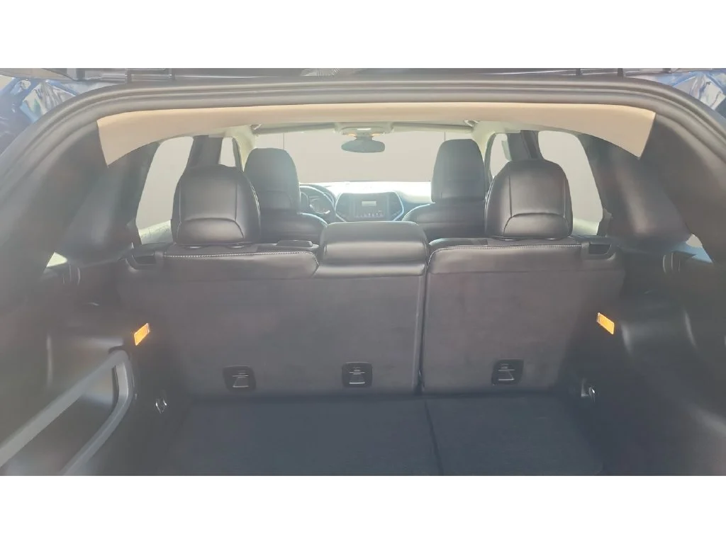 Used 2018 Blue Jeep Latitude Plus image 12