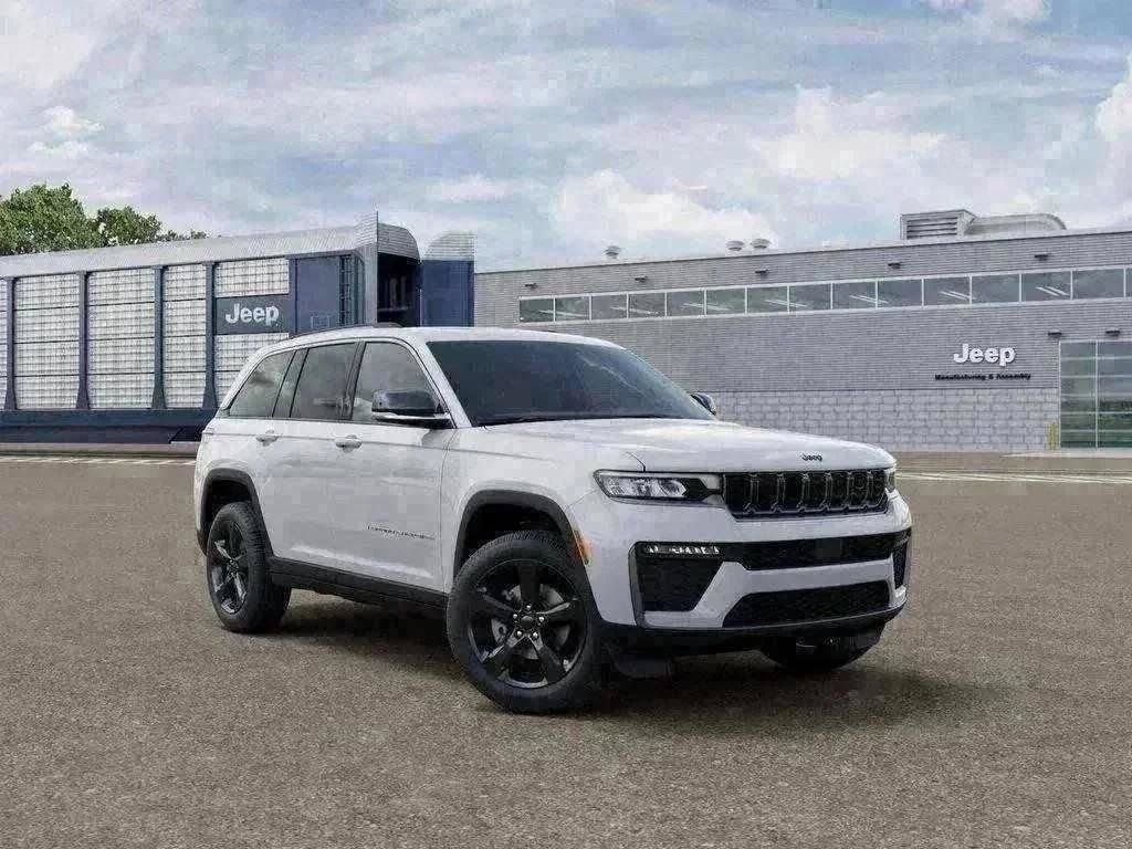 New 2026 Bright White Clear-Coat Exterior Paint Jeep Limited image 9