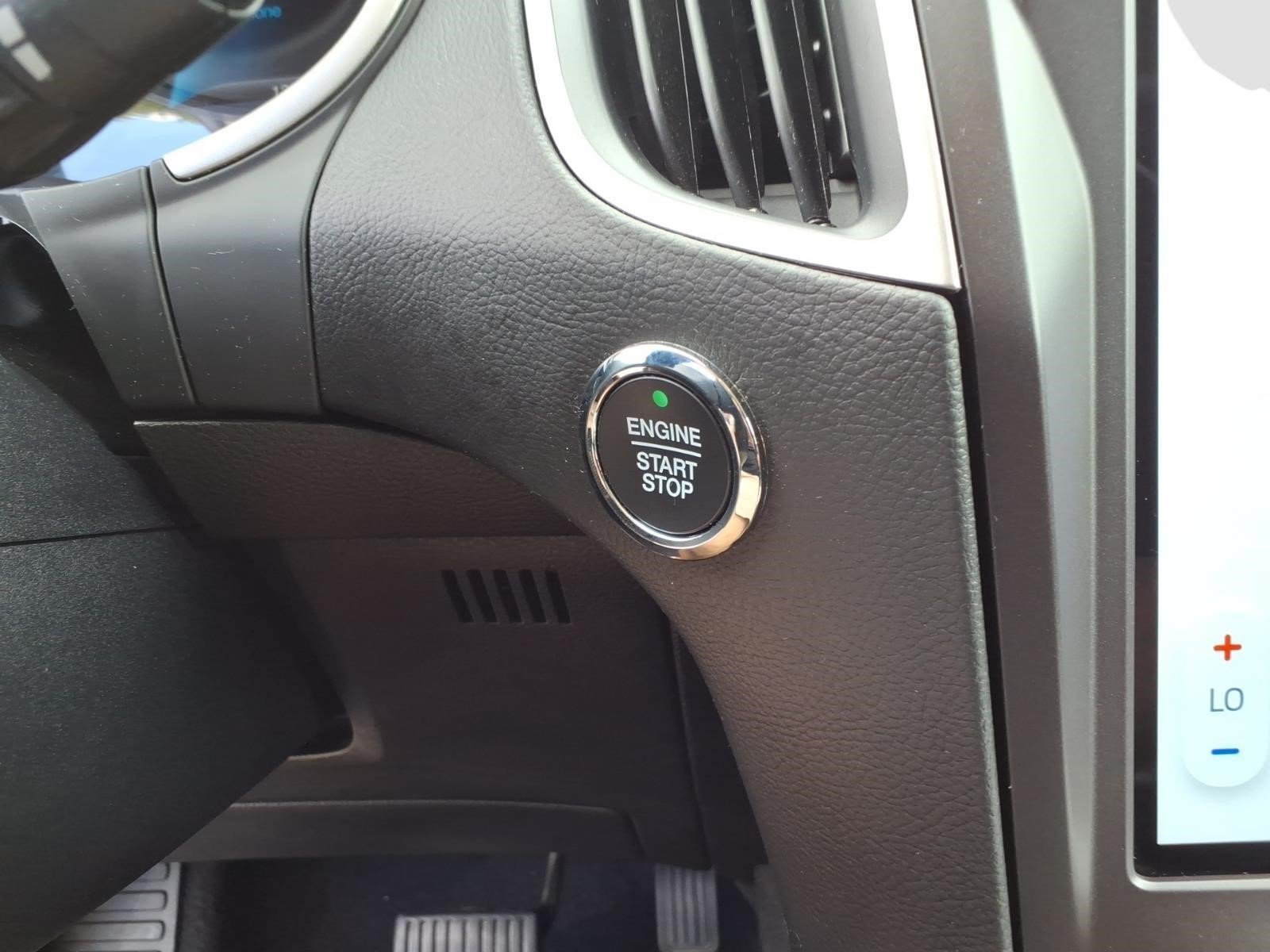 2021 Ford Edge SE - Photo 16