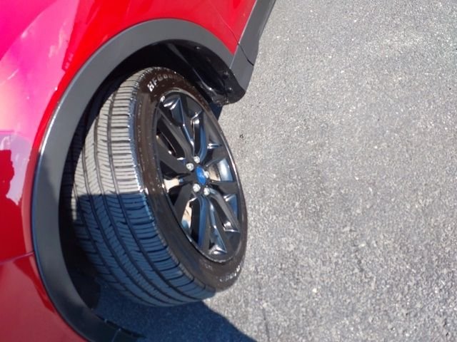Used 2018 Red Ford SE image 5