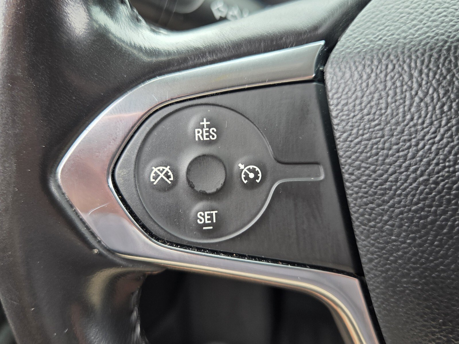 Used 2019 Graphite Metallic Chevrolet 3LT image 25