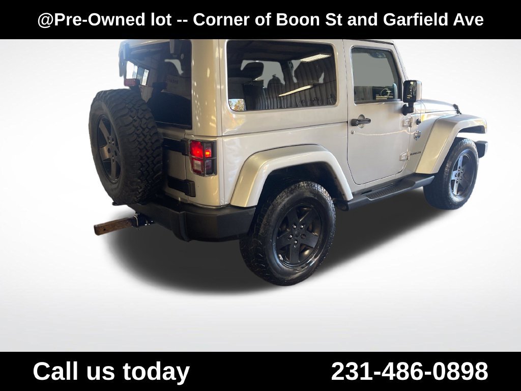 Used 2012 Silver Jeep Sahara image 5