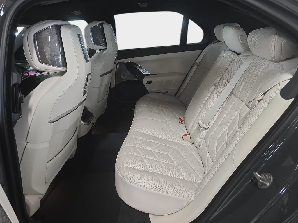 Certified Used 2023 Dravit Grey Metallic BMW 740i image 20