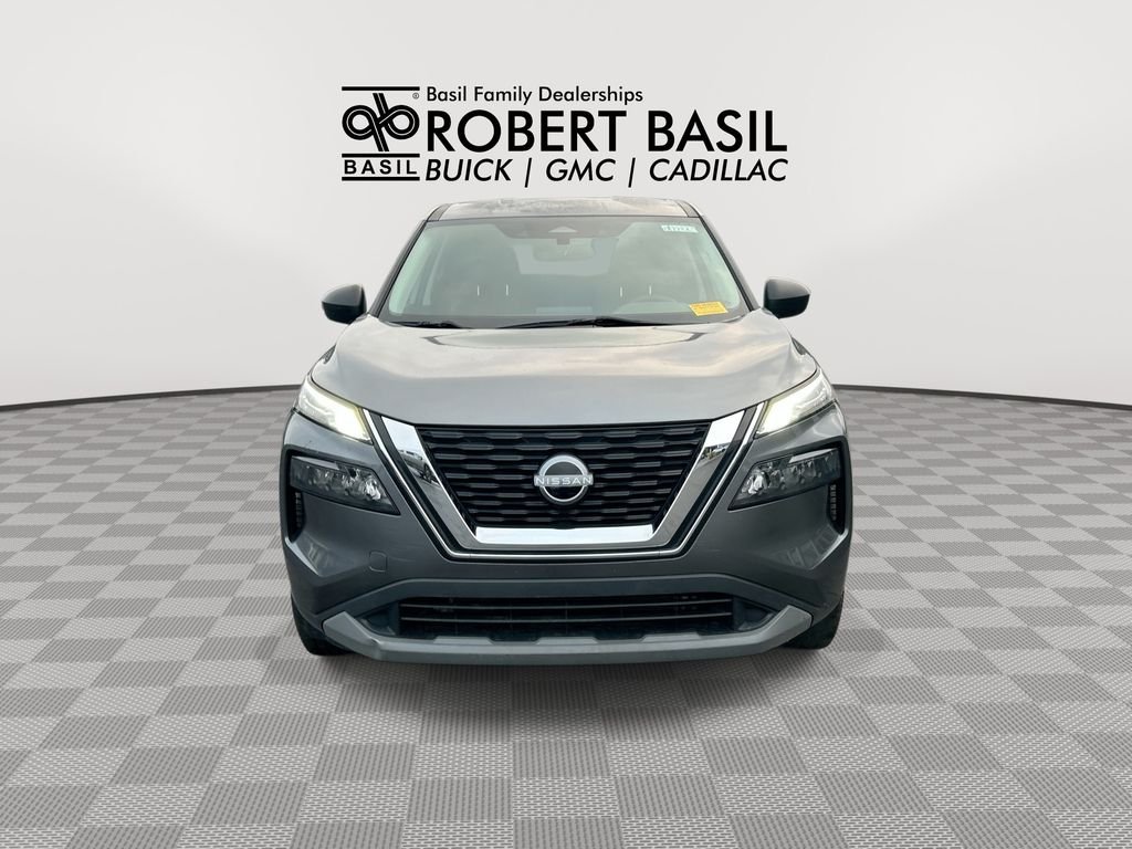 Used 2023 Gray Nissan S image 3