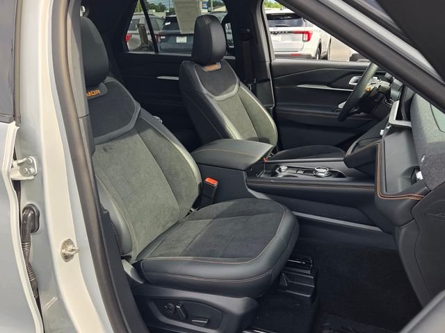 New 2026 Space White Metallic Ford Tremor image 18