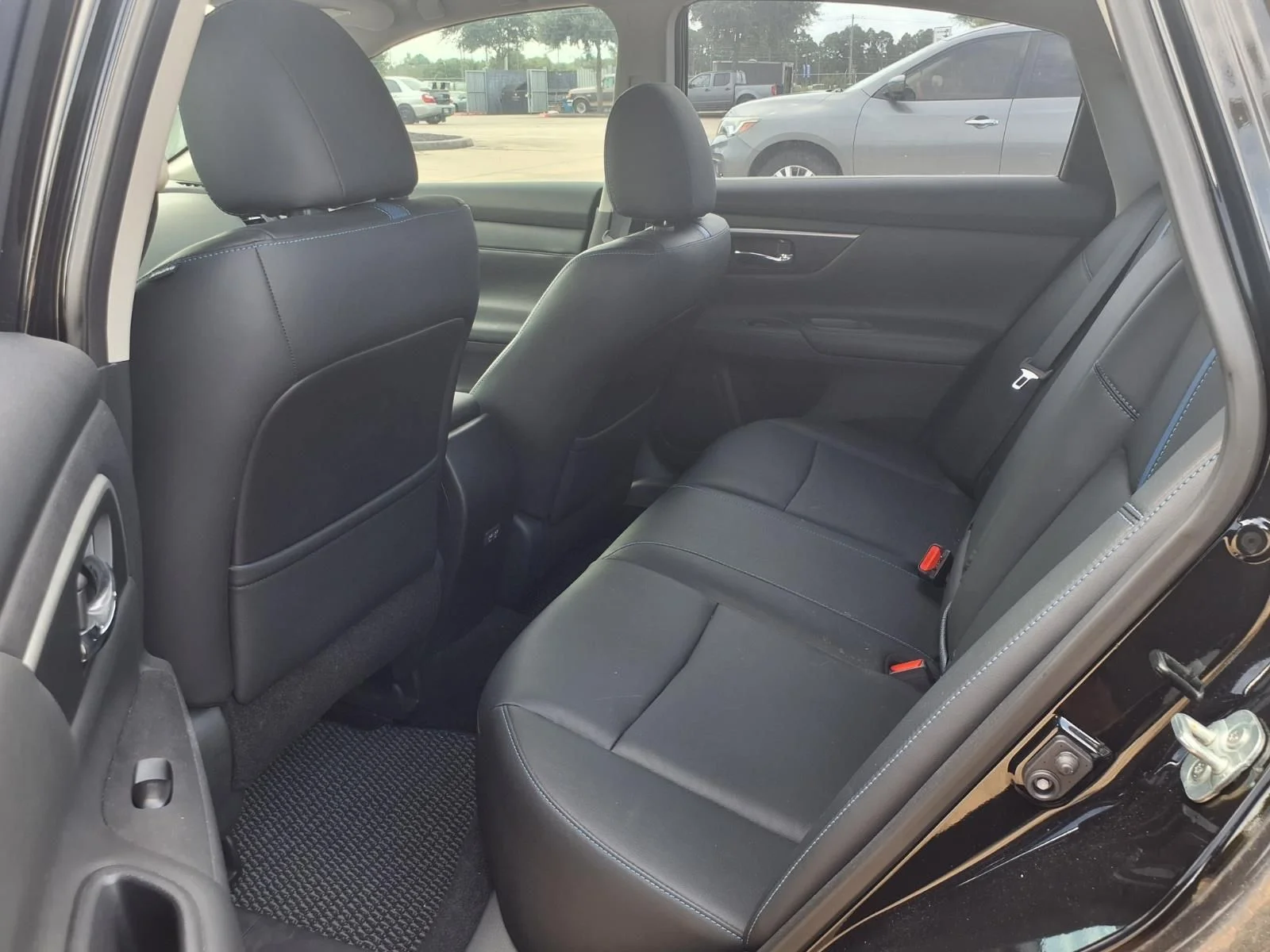 Used 2018 Black Nissan 2.5 SR image 11