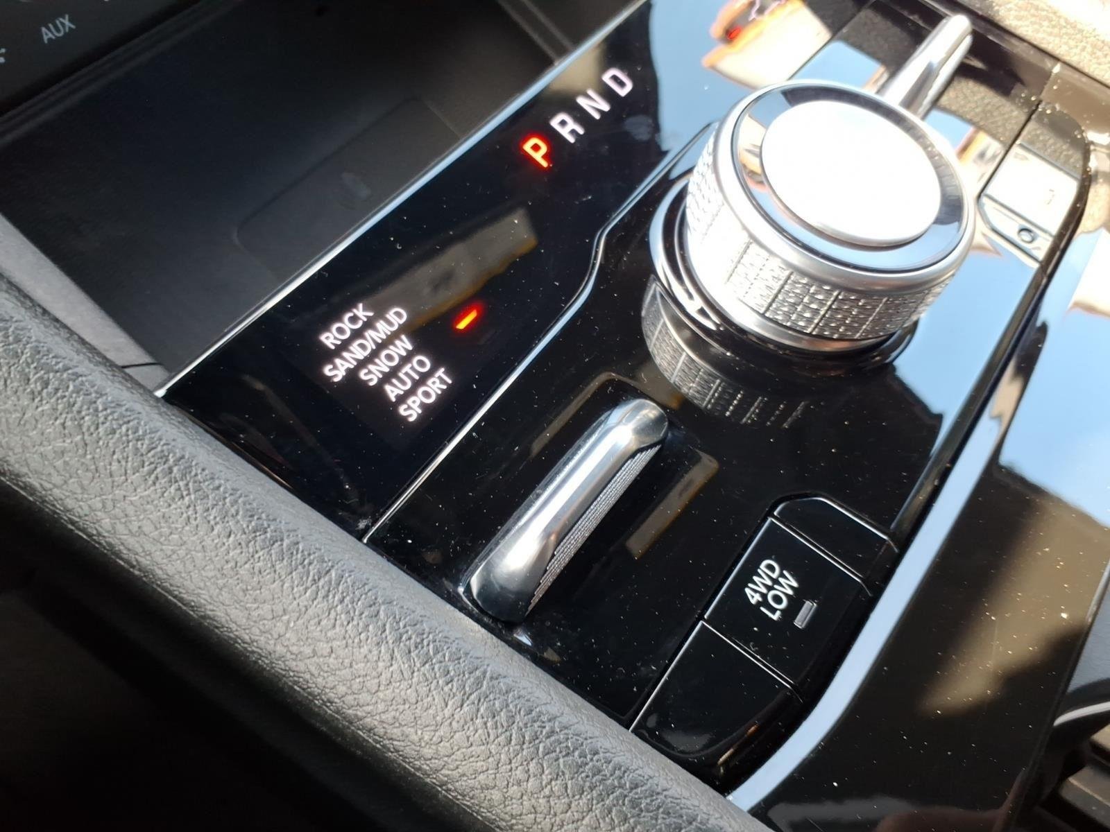 Used 2024 WHITE JEEP OVRLND image 9
