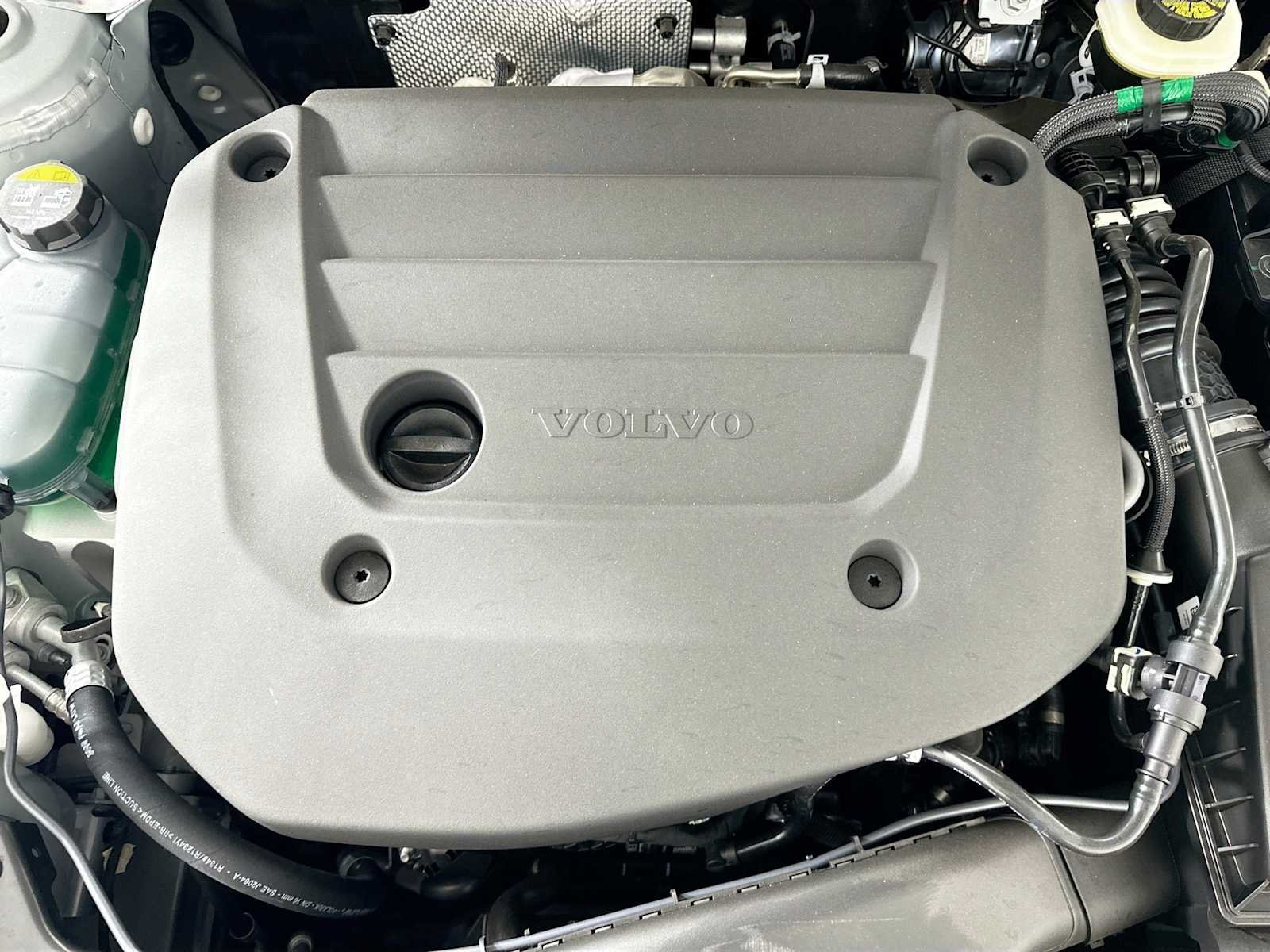 Certified Used 2025 Vapour Grey Volvo Core image 28