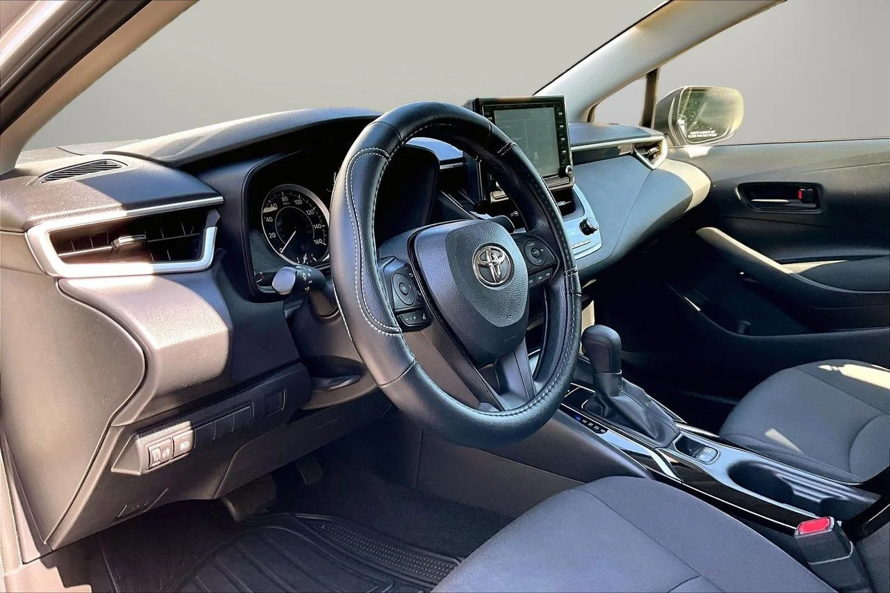 Certified Used 2022 Silver Toyota LE image 17