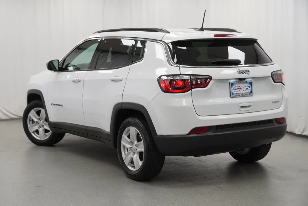 Used 2022 Bright White Clea Jeep Latitude image 17