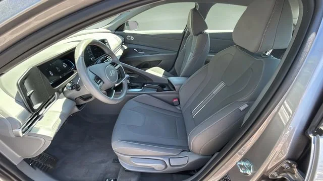 Used 2025 Gray Hyundai SEL Sport image 18