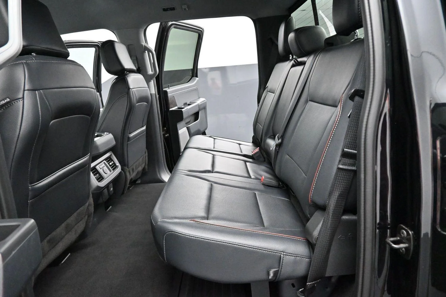 Used 2024 Agate Black Ford LARIAT image 28