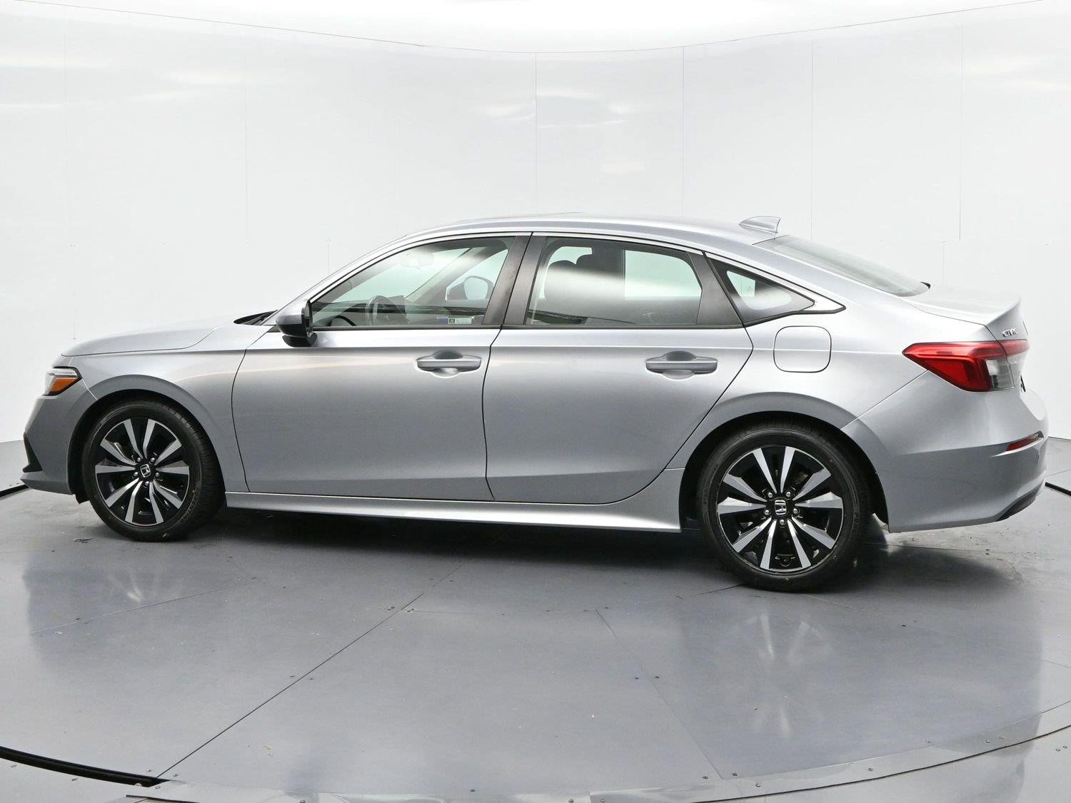 Used 2023 Lunar Silver Metallic Honda EX image 5