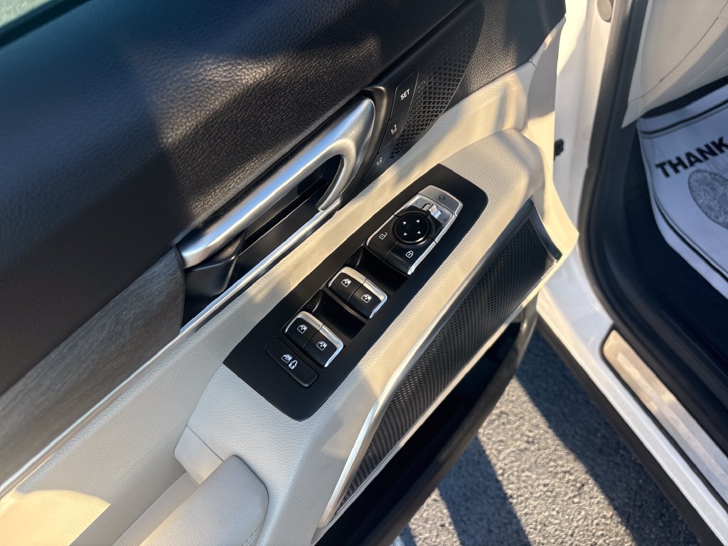 Used 2021 White Kia SX image 10