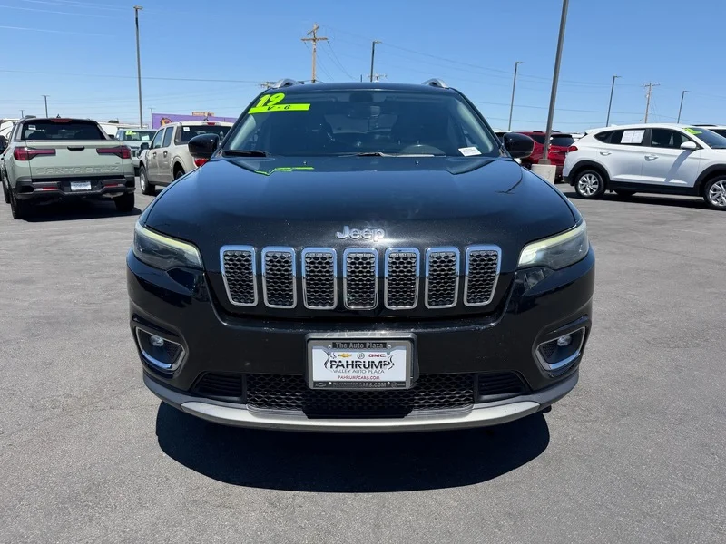 Used 2019 Diamond Black Cry Jeep Limited image 8