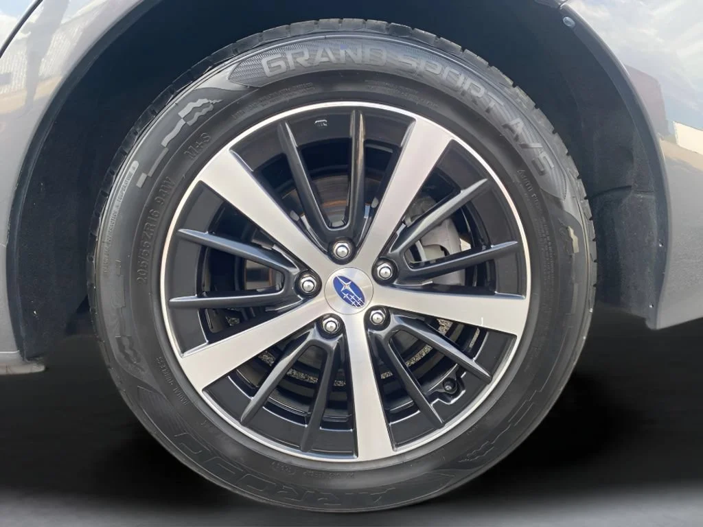 Used 2020  Subaru Premium image 26