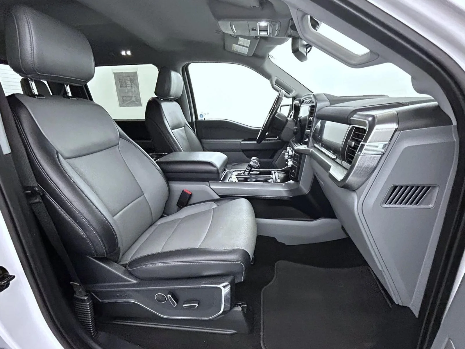 Used 2022 White Ford Lariat image 15