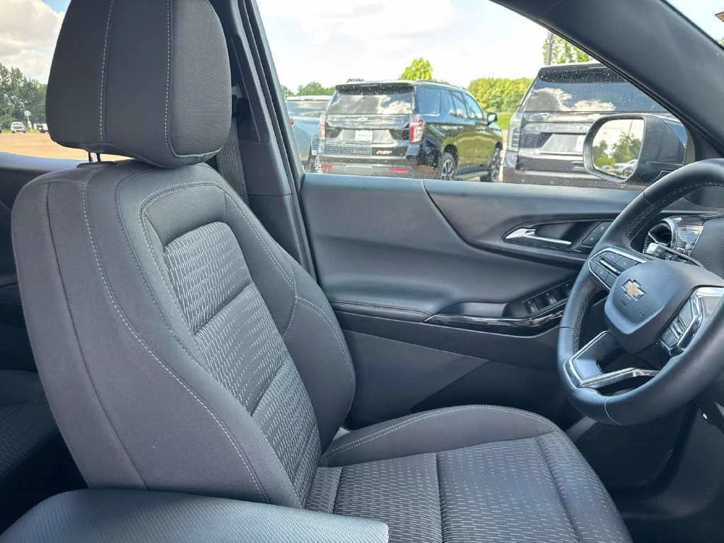 Used 2025 Black Chevrolet LT image 17