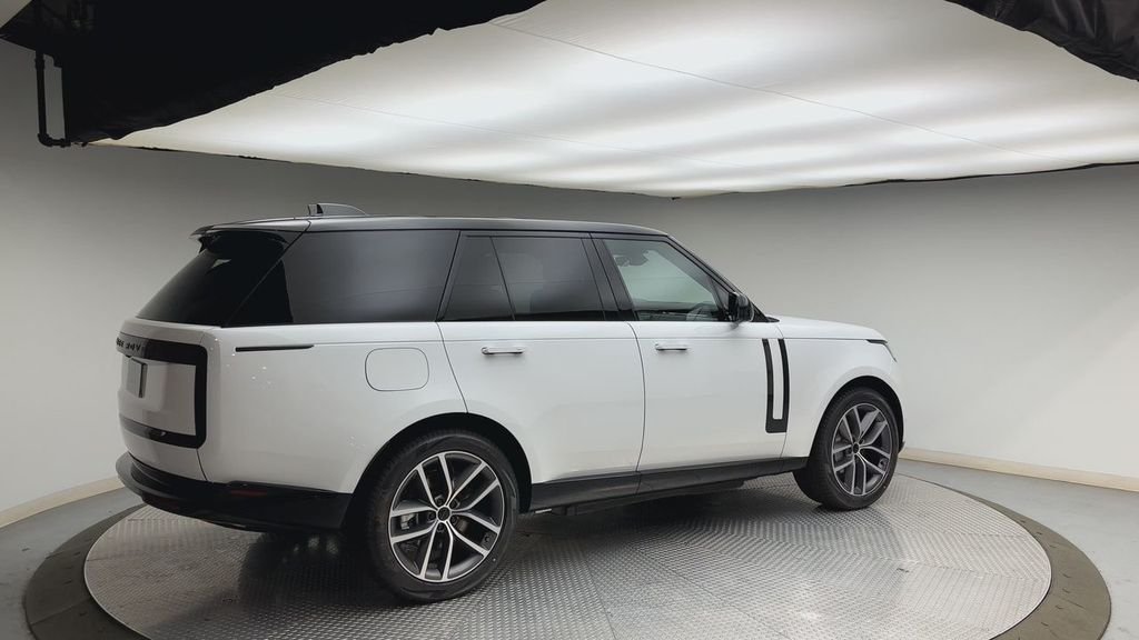 New 2026 Fuji White Land Rover SE image 2