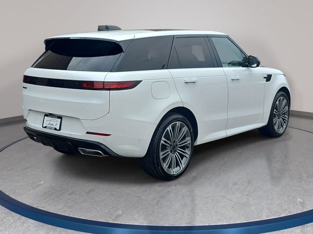 New 2026 Ostuni Pearl White Land Rover Dynamic SE image 5