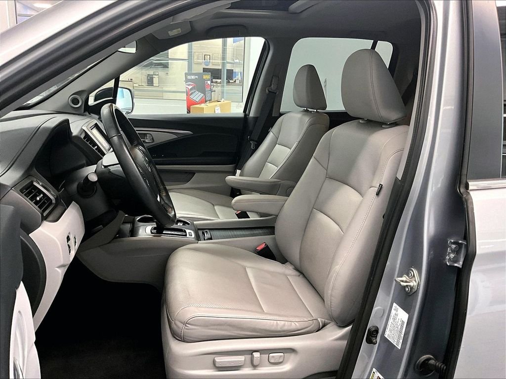 Used 2019 Gray Honda RTL image 10