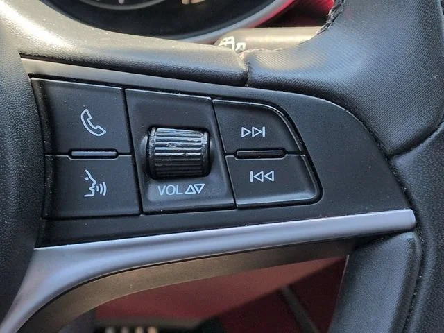 Used 2019 White Alfa Romeo Ti Sport image 27