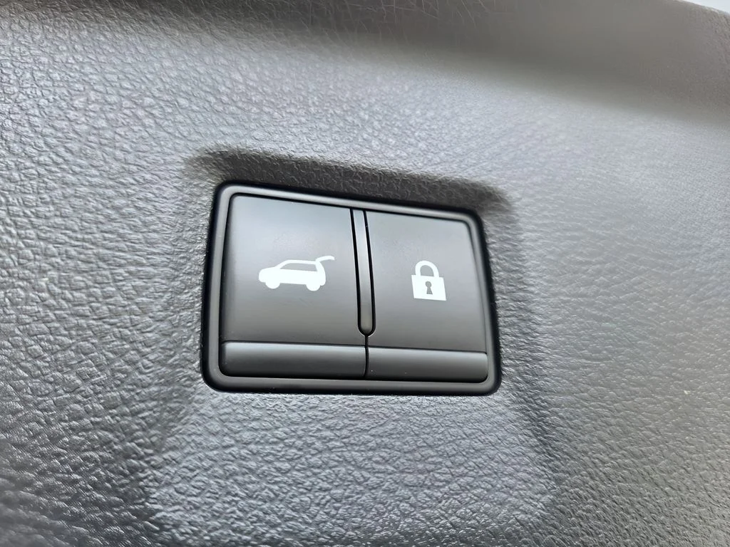 Used 2023 Mineral Black INFINITI Sensory image 7