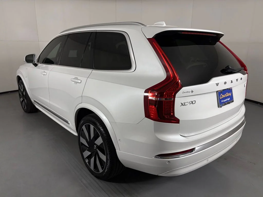 Used 2023 Crystal White Volvo Ultimate image 5