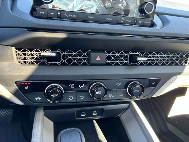 Used 2025 Red Honda SE image 19