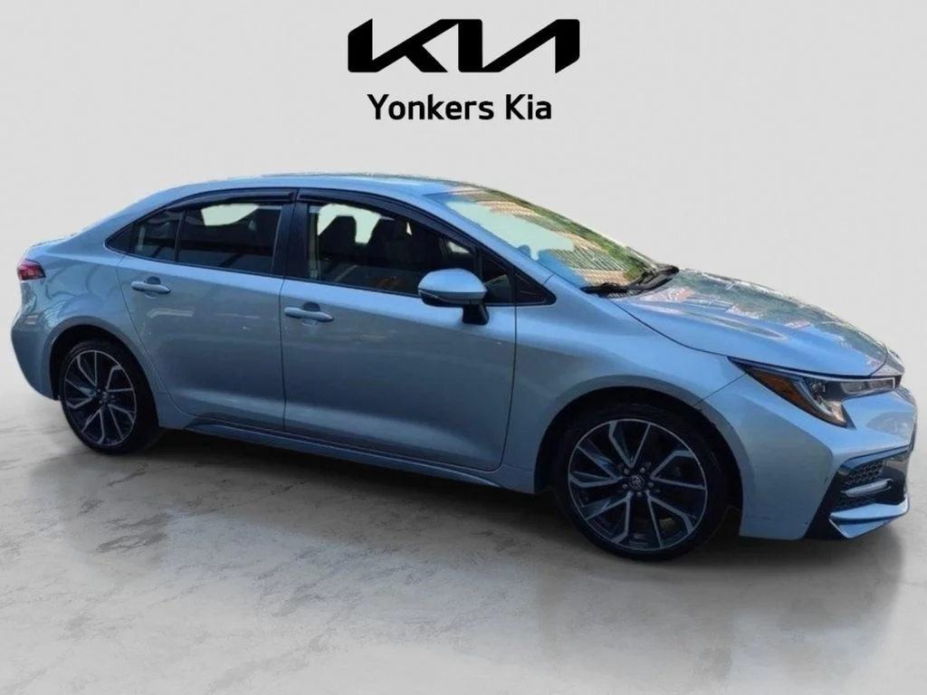 Used 2020 Silver Toyota SE image 5