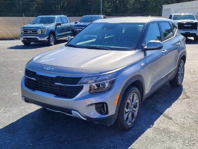 Certified Used 2024 Gray Kia LX image 6