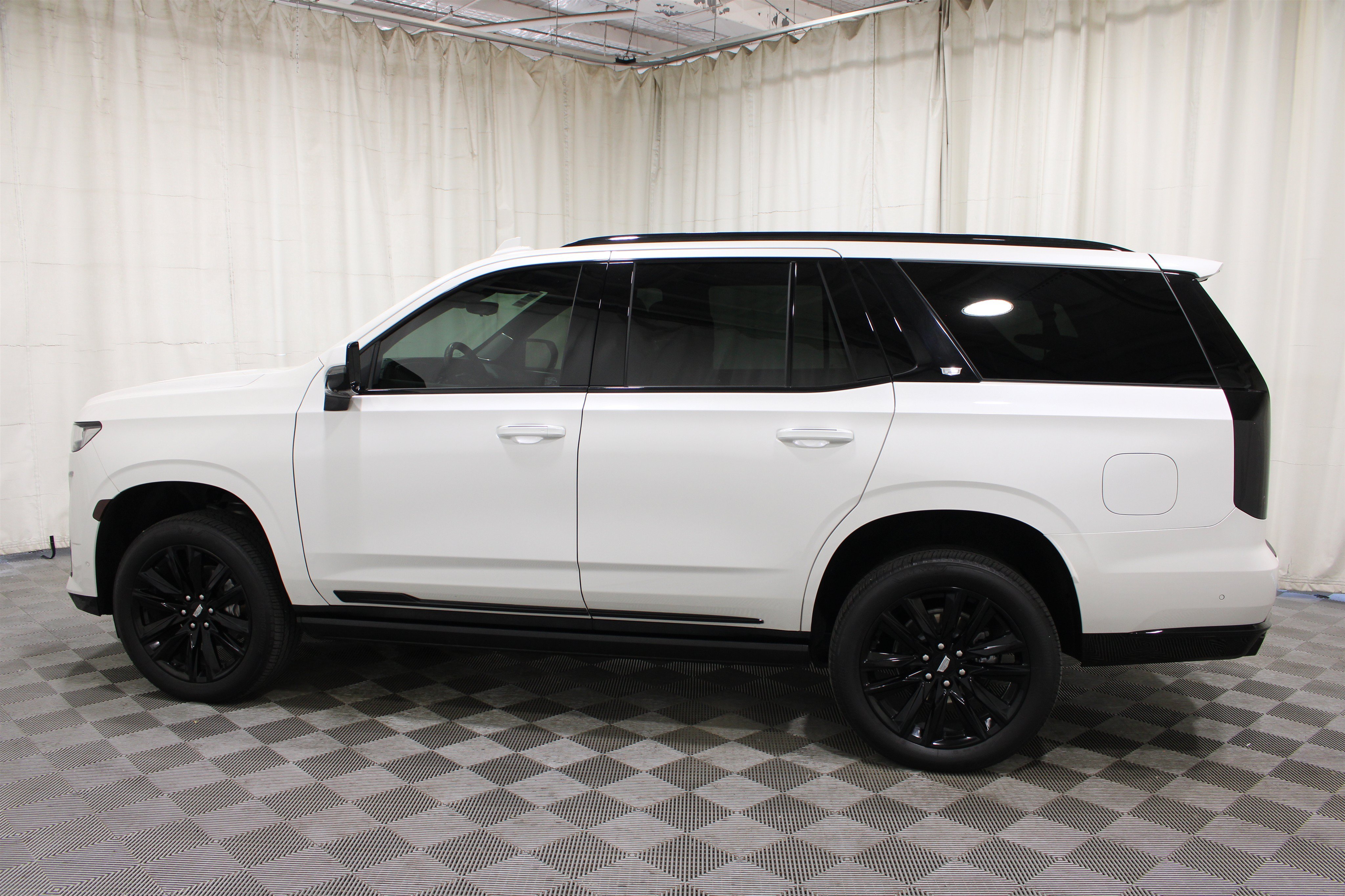 Used 2024 Crystal White Tricoat Cadillac 4WD Sport image 38