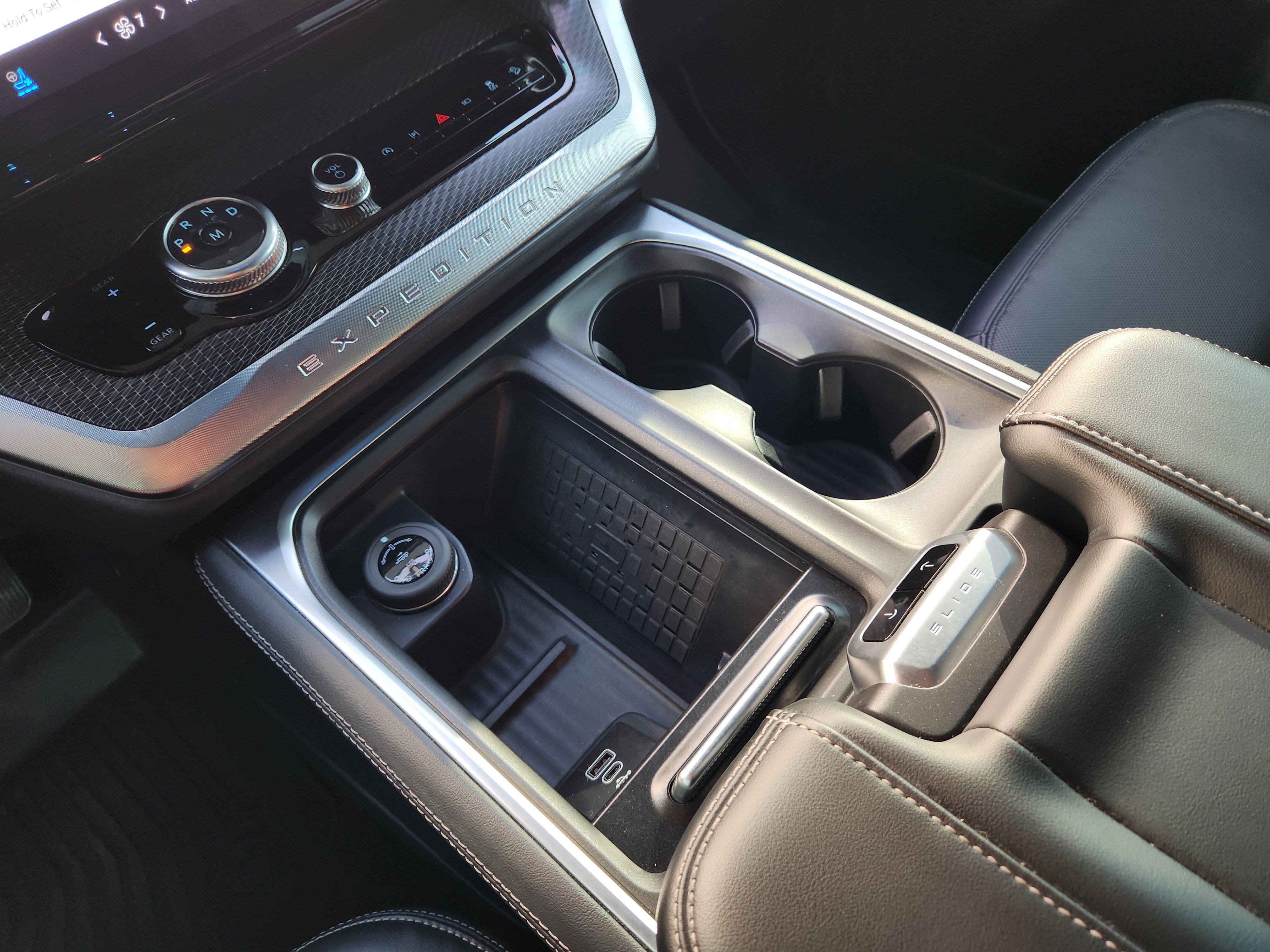 Used 2025 Agate Black Metallic Ford Platinum image 22