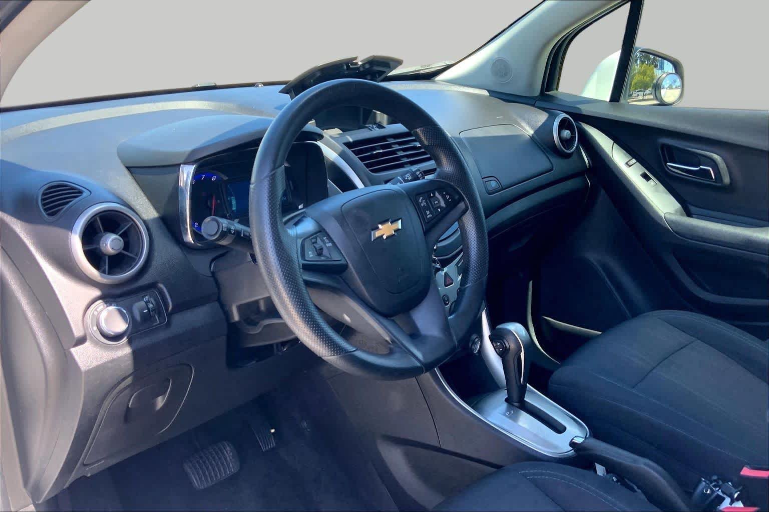 Used 2016 Summit White Chevrolet LT image 17