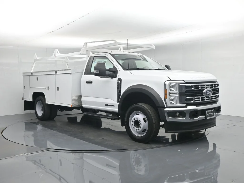 2025 Ford F-550 Super Duty Chassis Cab