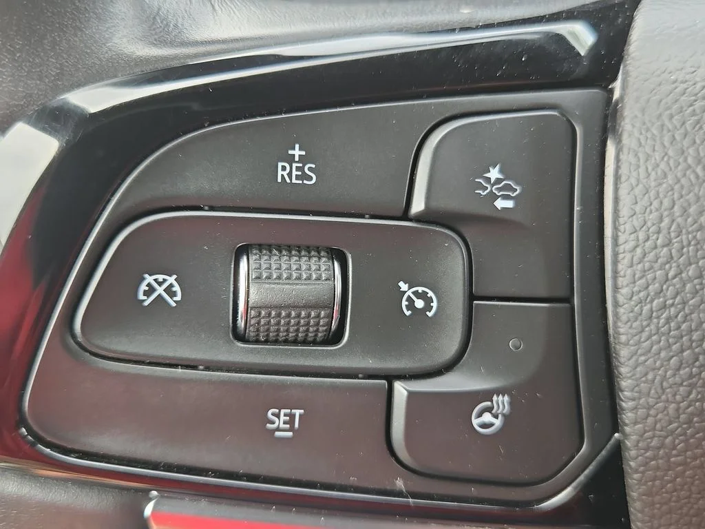 Used 2024  Buick Avenir image 58