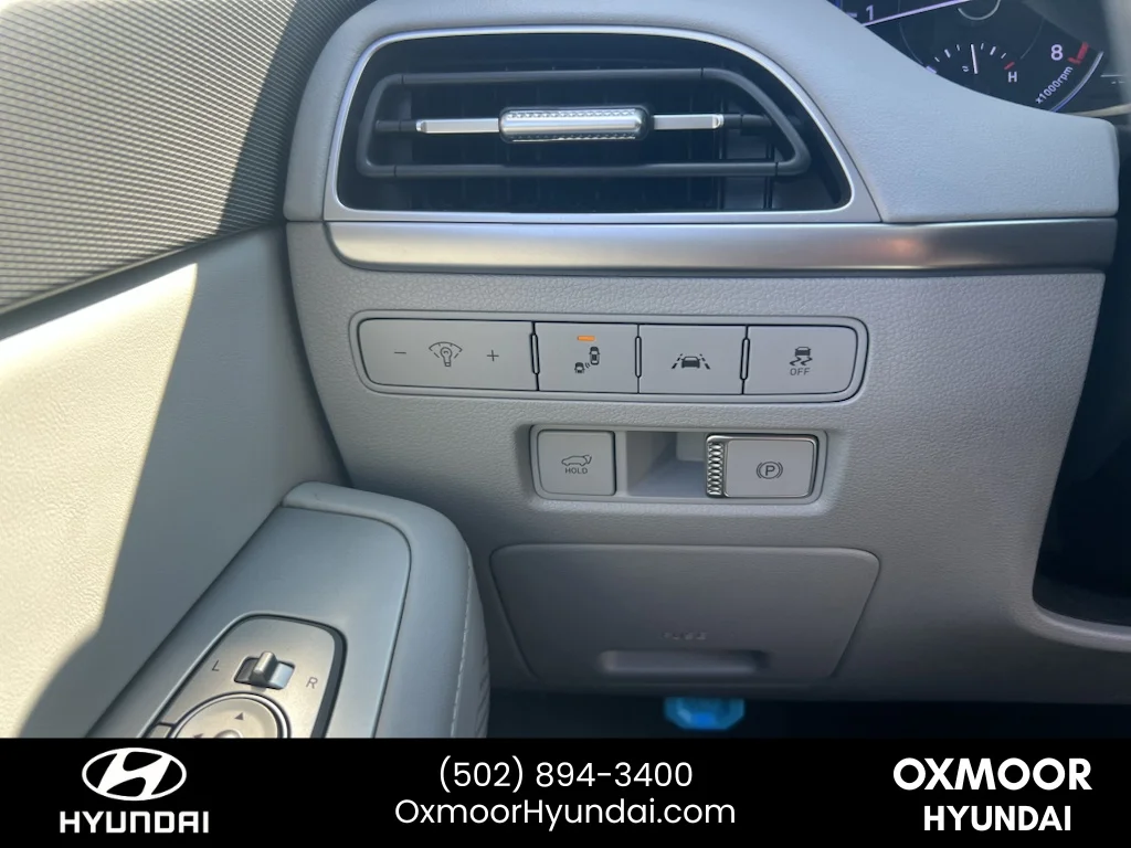 Used 2020 Hyper White Hyundai SEL image 11