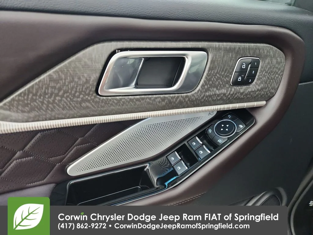 Used 2025 Gray Ford Platinum image 20