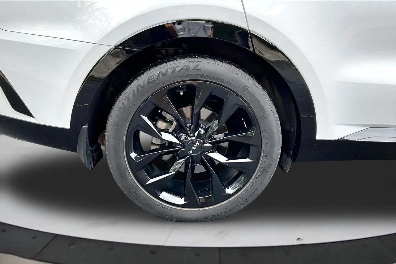 Certified Used 2022 White Kia SX image 37