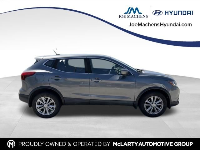 Used 2018 Gray Nissan S image 6