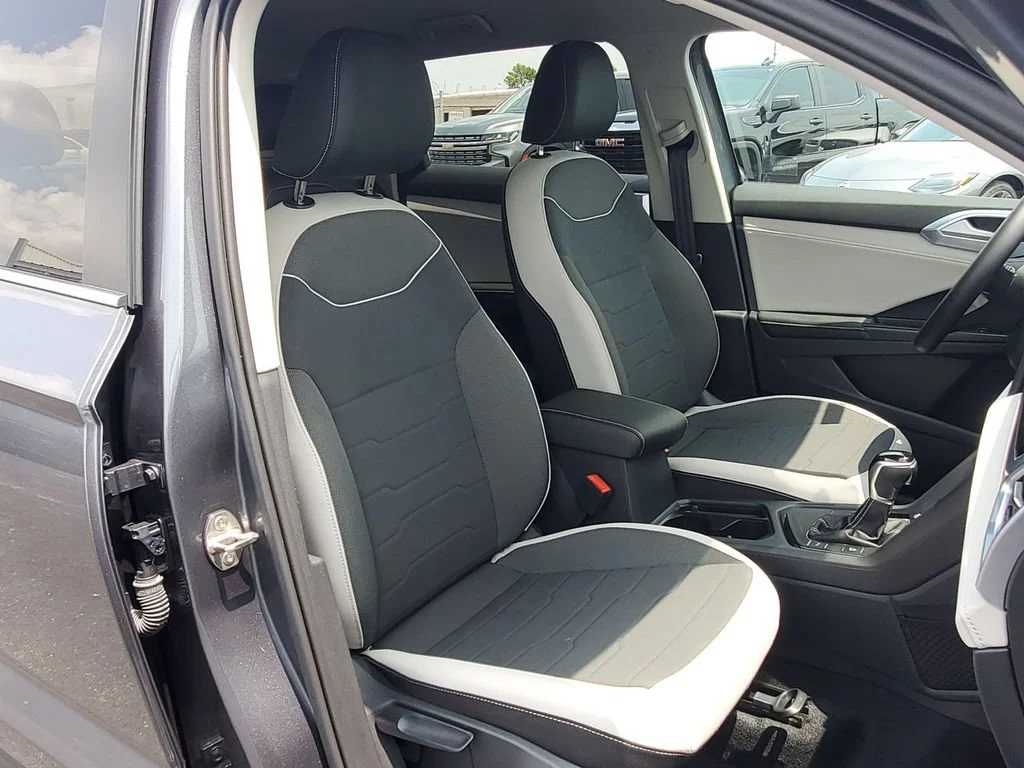 Used 2025 Gray Volkswagen 1.5T SE image 27