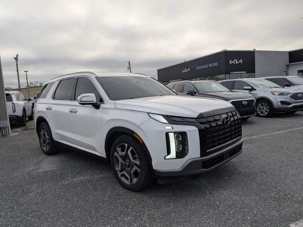 Used 2024 White Hyundai Limited image 1